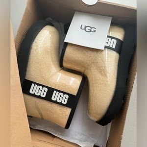 UGG Kids Boots in Tan and Black